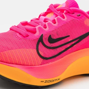 Nike Performance Zoom Fly 5 – Chaussures De Running Neutres – Hyper Pink/Black/Laser Orange 24