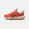 Nike Performance Juniper Trail 2 – Chaussures De Running – Picante Red/Earth/Diffused Taupe/Sanddrift/Dark Pony 22