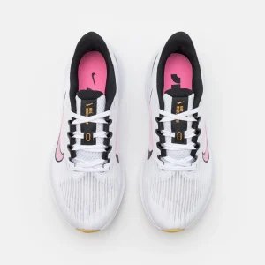 Nike Performance Wmns Air Winflo 9 – Chaussures De Running Neutres – White/Pink Spell/Black/Wheat Gold 15