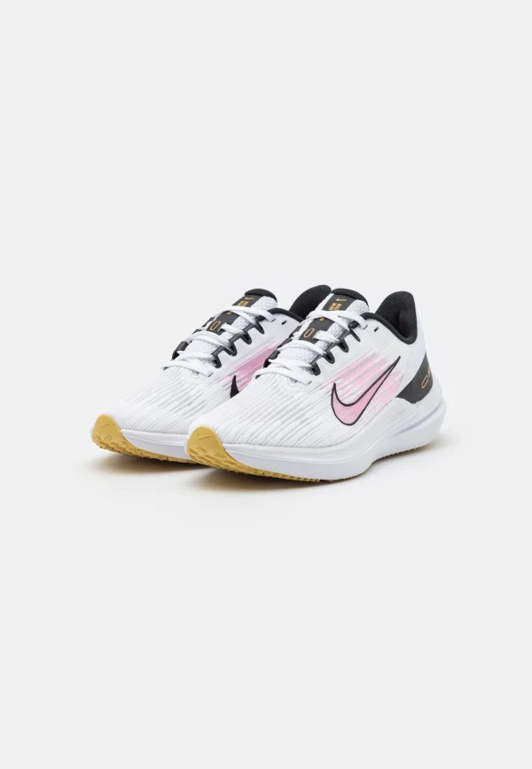 Nike Performance Wmns Air Winflo 9 – Chaussures De Running Neutres – White/Pink Spell/Black/Wheat Gold 3